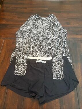 Women’s Black & White Long Sleeve Swim Set, size XL (Hurley & Free Country)